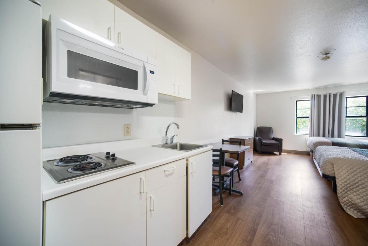 Hometowne Studios By Red Roof St. Louis - Airport/N Lindbergh Hazelwood Εξωτερικό φωτογραφία